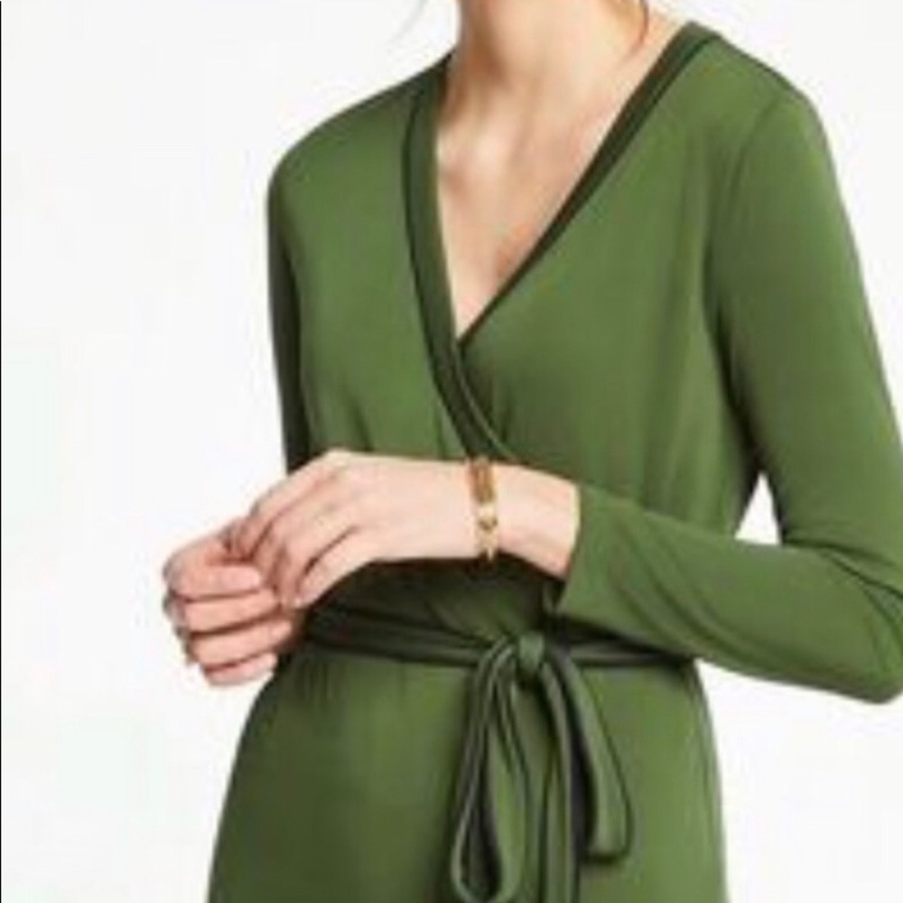 Ann Taylor Green & Navy Knit Stretchy False Wrap/Tie Belt Top Size Medium